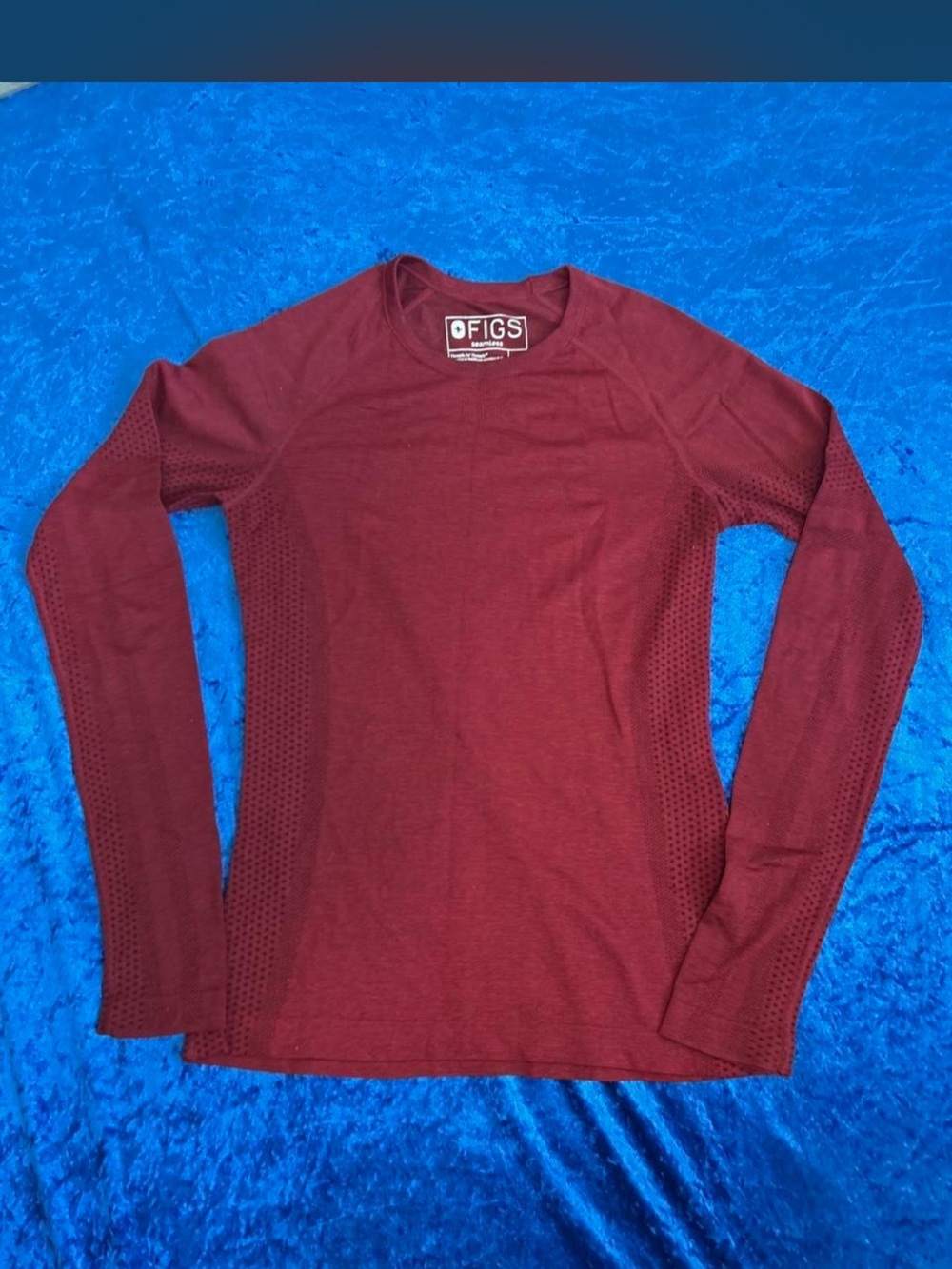 FIGS Women's Long-Sleeve salta- red